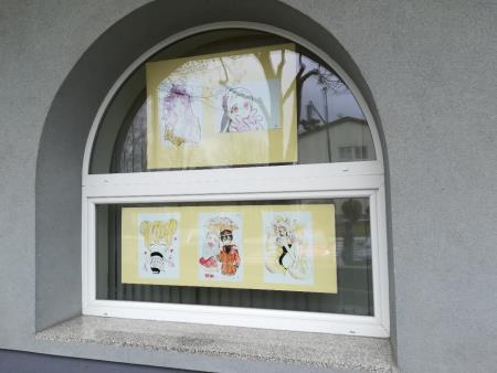 Ob tednu knjig vam z Evo Rojec v knjižnici predstavljajo umetnost risanja stripov - mang